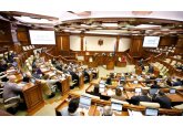 Parlamentul moldovean a adoptat în a doua lectură amendamente la Legea bugetului de stat pentru anul 2022, majorând veniturile, cheltuielile și deficitul acestuia.