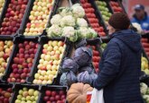 Scumpirea mâncării forţează familiile de prin toată lumea să taie din cheltuieli