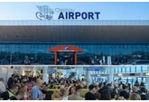 Пассажиропоток в Кишиневском аэропорту с началом летнего сезона становится все более интенсивным, и для экономии времени его администрация рекомендует пассажирам регистрироваться онлайн перед прибытием в аэропорт
