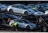Маск передумал строить новые заводы Tesla