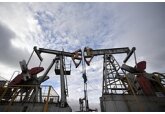 Названы пути заработка за счет потолка цен на нефть