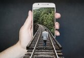 Человечеству предсказали отказ от смартфонов через десять лет