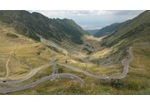 Transfăgărășanul se deschide vineri. Autoritățile avertizează cu privire la hrănitul urșilor pe traseu