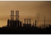 Цены на нефть упали после ослабления санкций США против Венесуэлы