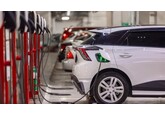 Industria auto își poate reveni la producția dinainte de pandemie doar prin eliminarea mașinilor cu combustie în 2035, susține un studiu al unui grup ecologist
