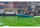 O porţiune din apa din canalul central al Veneţiei a devenit verde fluorescent 