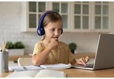 De ce chatboții nu pot fi prietenii copiilor. Pericolele dependenței de aplicațiile de Inteligență Artificială