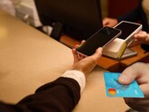 Începând cu 1 iulie, companiile cu un volum de vânzări de peste 500 mii de lei pe an sunt obligate să asigure acceptarea plăților fără numerar în lei