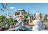 Dacă Occidentul se agită, turcii profită: Turcia îşi deschide larg uşile pentru turiştii ruşi şi banii lor, vinde drone şi arme Ucrainei şi vrea să intermedieze exporturile ucrainene şi ruse de grâu