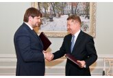 Moldova and Gazprom agreed to extend the previous contract for gas supplies to our country for a 5-year period with the pricing formula proposed by the Moldovan side. 