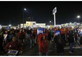 Сделка с General Motors открывает путь к прекращению автомобильной забастовки в США