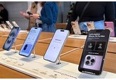Мировые поставки смартфонов обрушились