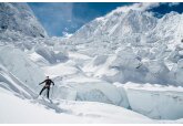 Andrzej Bargiel a devenit prima persoană din lume care a coborât Muntele Everest pe schiuri fără ajutorul oxigenului
