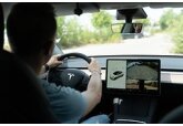 Mașinile Tesla au început să monitorizeze atenția șoferilor