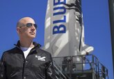 Cât va plăti omul care va călători în spaţiu alături de Jeff Bezos, cel mai bogat om din lume