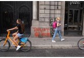 „Turiștilor, plecați acasă!”. Cum sunt date peste cap afacerile imobiliare de tip Airbnb de localnicii care s-au săturat de invazia de turiști