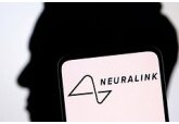 Первый человек с мозговым имплантом Neuralink начал изучать языки с помощью чипа