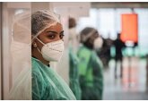 Здоровых людей специально заразили COVID-19