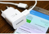 Samsung вернет бесплатный зарядник в комплект смартфонов