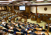 Parlamentul a votat în a doua lectură modificările la Legea privind piața produselor petroliere, care prevede stabilirea de noi norme generale de calculare și aplicare a prețurilor la principalele produse petroliere.