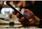 Специалист допустил возможность постоянной прослушки через смартфоны