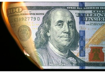 Se adună nori de furtună la orizont pentru cea mai mare economie a lumii: Guvernul american are nevoie de un împrumut-mamut de aproape 1.000 de miliarde de dolari, care ameninţă să pună şi mai multă presiune pe sistemul bancar