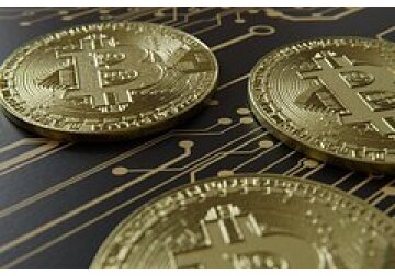 Стоимость биткоина впервые в истории превысила 100 тысяч долларов