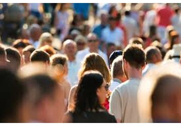 România a avut cel mai mare declin al populației UE din ultimii 20 de ani. Suntem și cel mai mare grup de cetățeni europeni care locuiesc în alte țări, spune Eurostat
