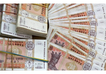 Salariul mediu lunar pe economie, prognozat pentru 2022, ar putea constitui 9.900 de lei.