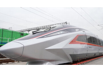 Noul tren „glonț” al Chinei a atins o viteză record în timpul testelor. Cum diferă față de modelele maglev