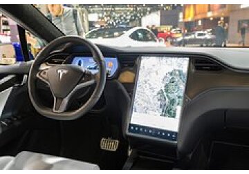 Автопилот Tesla появится на других автомобилях