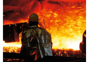 Guvernul polonez pariază pe holdinguri de stat pentru a consolida industria şi vrea refacerea industriei oţelului