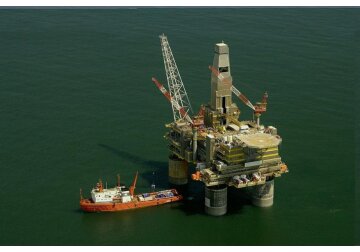 Россия и Саудовская Аравия продолжат сокращать добычу нефти