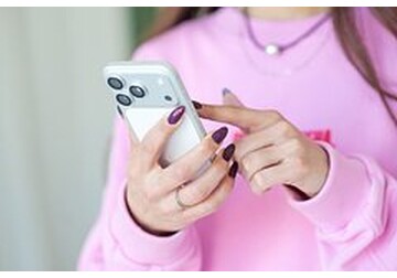 Названа причина исчезновения маленьких смартфонов