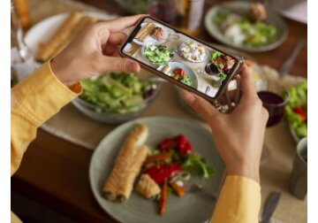 Ученые доказали пользу от фотографирования еды