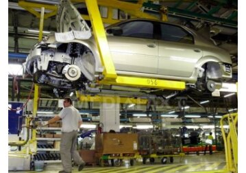 Războiul reduce producţia auto globală. Criza a lovit Europa de Est 