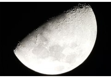 В лунном грунте обнаружили воду