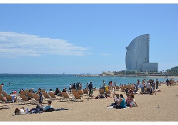 Athens, Barcelona, Miami: the best beach cities for summer 2026