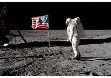 США захотели первыми занять территорию Луны