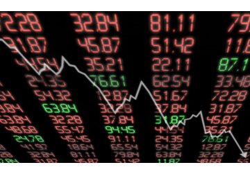 Bursa americană continuă începutul de an pe roşu: Indicele S&amp;P 500 scade cu 0,45%, iar Nasdaq cu 0,6%. Investitorii aşteaptă minuta Fed de la întâlnirea din decembrie: „Nu ne aşteptăm ca reduceri semnificative ale dobânzii să fi fost discutate, însă ne vom uita la orice menţiune despre acest subiect ca la un semnal pentru viitor”