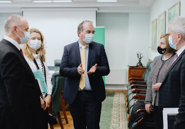 Investim în educația financiară a unei noi generații pentru sectorul bancar