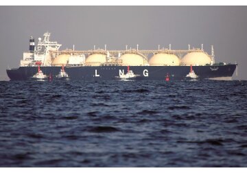 De ce americanilor, care pun piedici „salvatorului“ Nord Stream 2, le convine că în Europa şi în lume este o criză a gazelor: exporturile de gaze din SUA şi preţurile sunt la niveluri record. În doar trei ani, din 2017 până în 2019, livrările de gaze americane au crescut de aproape opt ori în volum, potrivit datelor Comisiei Europene