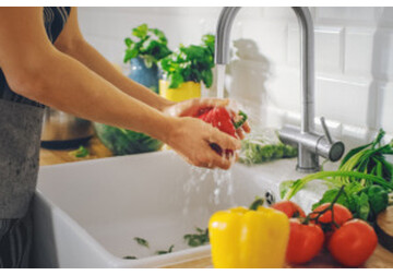 Metoda ideală de a spăla fructele și legumele, descoperită de cercetătorii de la Universitatea Cornell