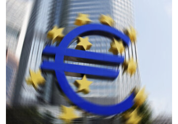 Direcţia economiei mondiale este încă neclară. Care din rotiţele acesteia va ceda prima?