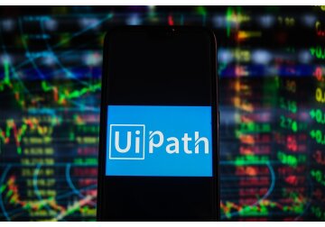 Bursă. Business internaţional. Acţiunile UiPath s-au dublat în 2023. Plus 30% de la raportare