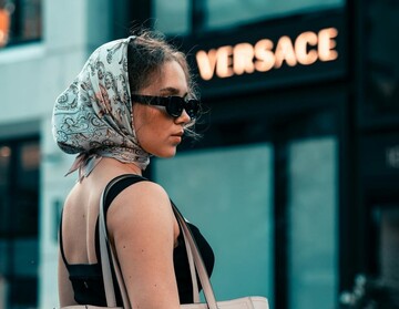 Undă verde - Prada cumpără Versace