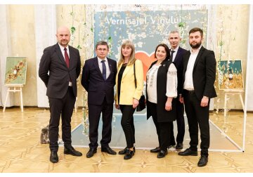 Trofee pentru vinificatori, sute de vinuri degustate și mii de vizitatori la Vernisajul Vinului „Dor de vin primăvăratic”