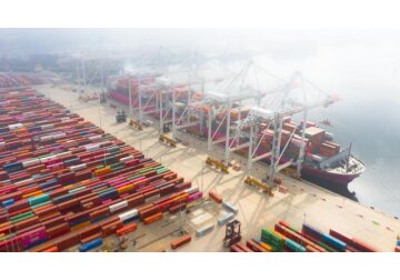 Shops rush for Christmas stock as shipping costs surge