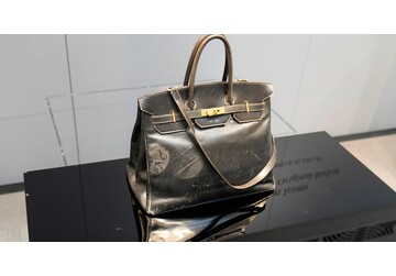 Bijuterii din colecția fostei soții a împăratului Bokassa I al Africii Centrale și o geantă Hermès care a aparținut Elenei Ceaușescu, în Licitația de Lux Artmark