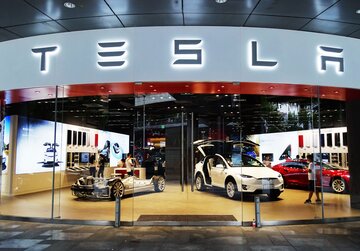Tesla, companie care a crescut de peste 8 ori anul trecut, a livrat 499.550 de maşini din obiectivul de 500.000 pentru 2020